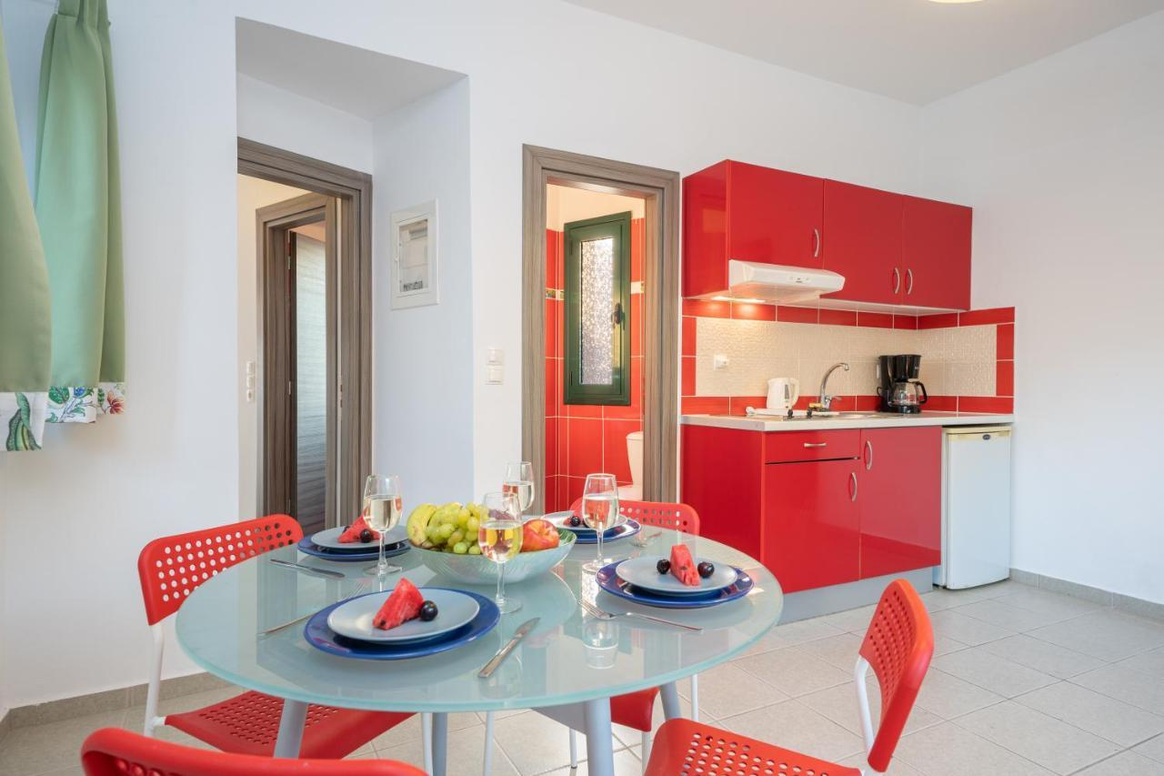 Lucia Simona Villas Mousata Room photo